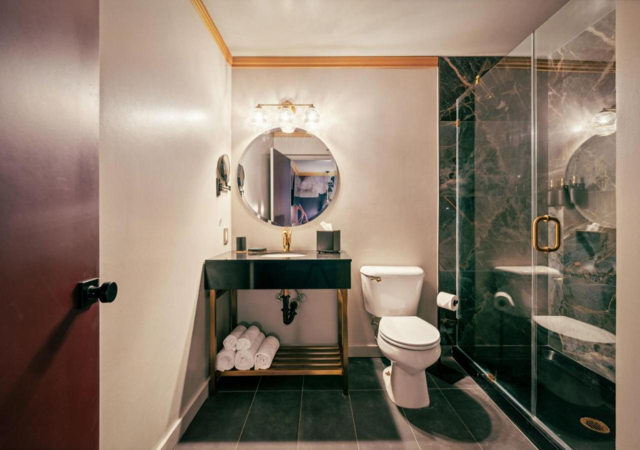 The Fainting Couch Boutique Hotel Cobb Room photo