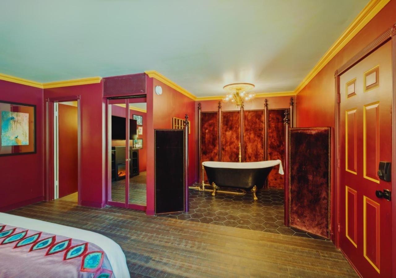 The Fainting Couch Boutique Hotel Cobb Room photo