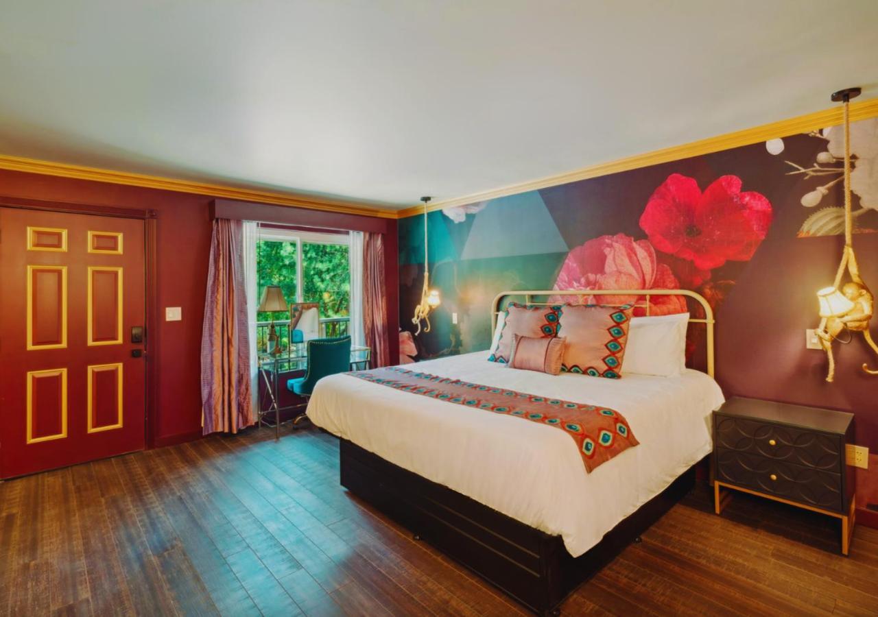 The Fainting Couch Boutique Hotel Cobb Room photo