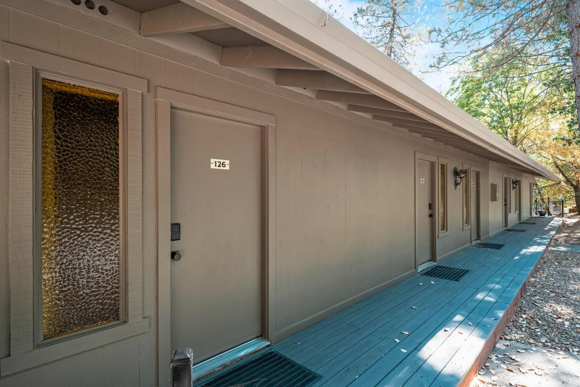 The Fainting Couch Boutique Hotel Cobb Exterior photo