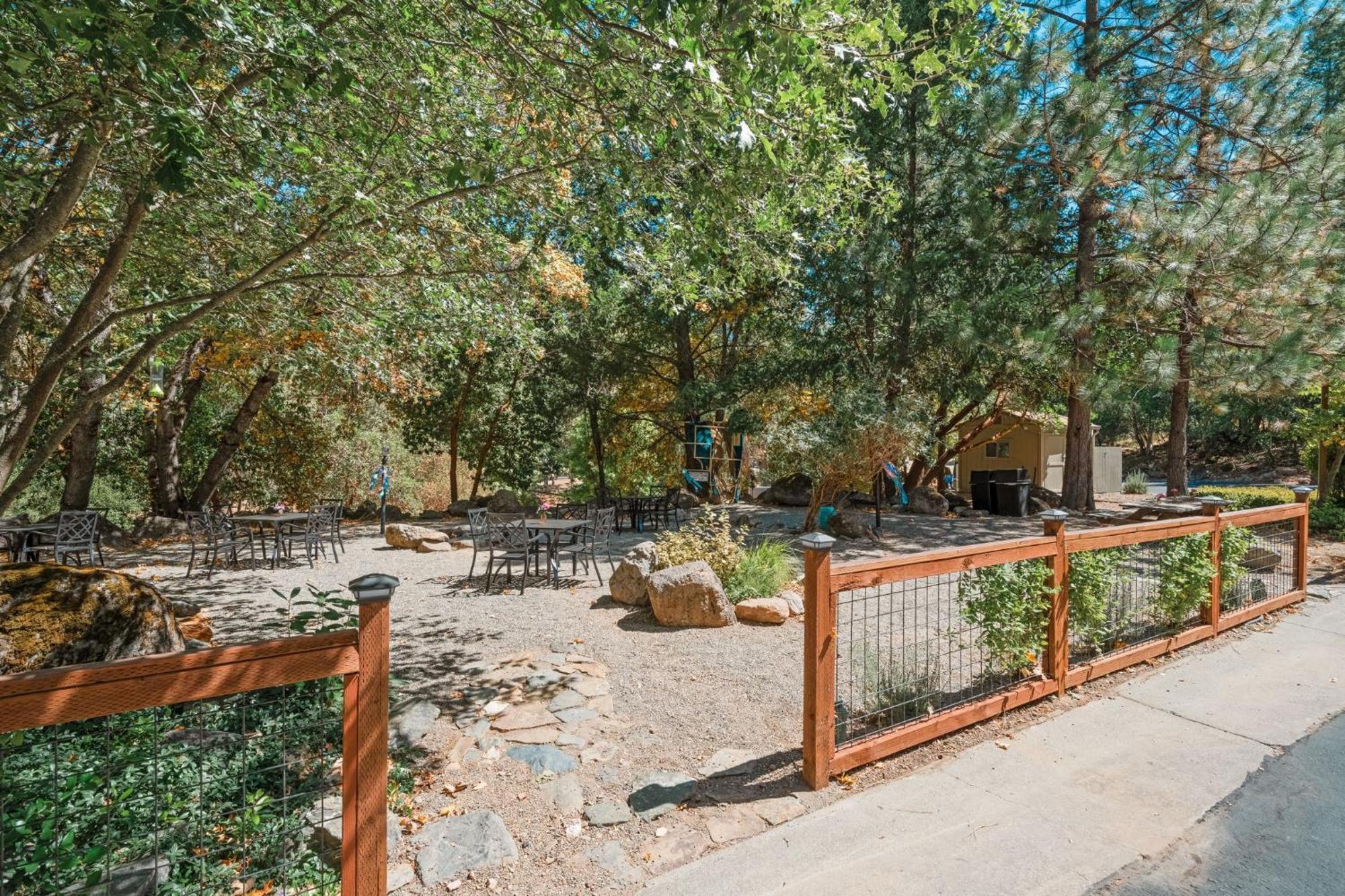 The Fainting Couch Boutique Hotel Cobb Exterior photo